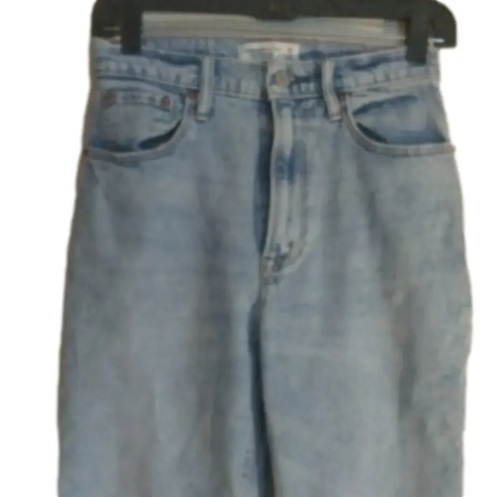 Abercrombie & Fitch size 2 ankle straight ultra high rise lightwash jeans.